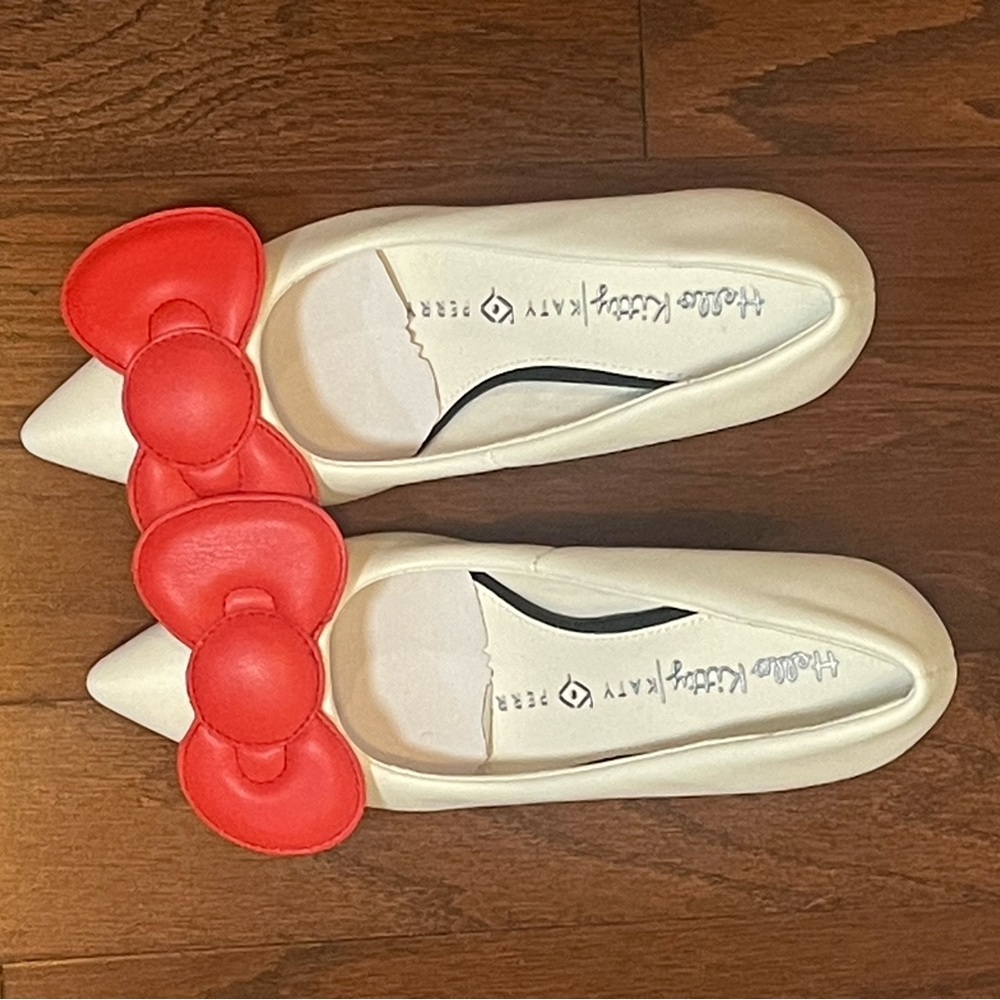 Katy Perry Collections White Heels with Red Bow and Yellow Heel - Picture 2 of 2
